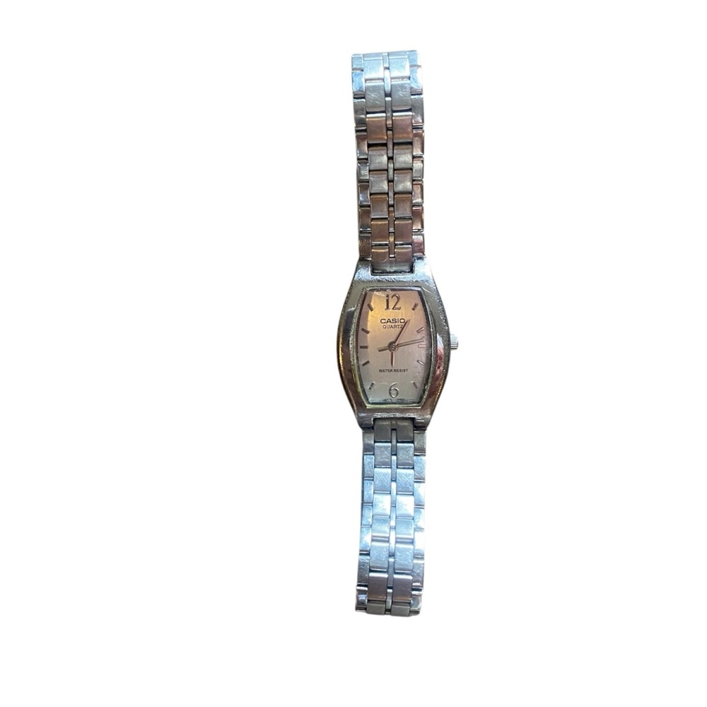 Casio women watch in color silver